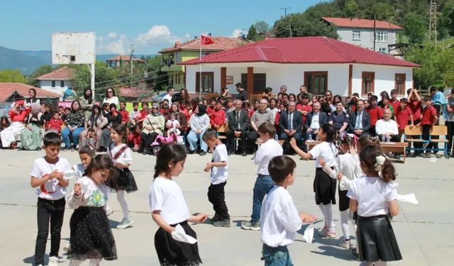 Boyabat'ta Halk Oyunları ve Ebru Sergisi heyecanı