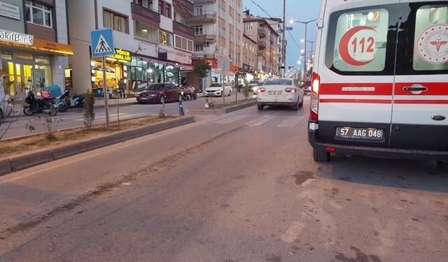 Yayaya çarpmamak için manevra yapan kurye kaza yaptı
