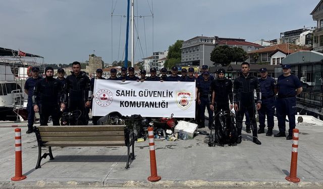 Sinop'ta denizden çıkarılan atıklar farkındalık için sergilendi