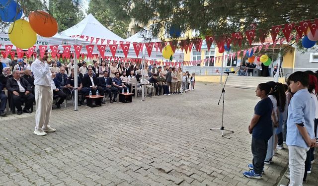 Öğrenciler nostaljik şarkılar seslendirdi