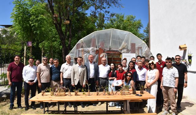 Sinop'ta öğrenciler ata tohumundan fide yetiştirdi