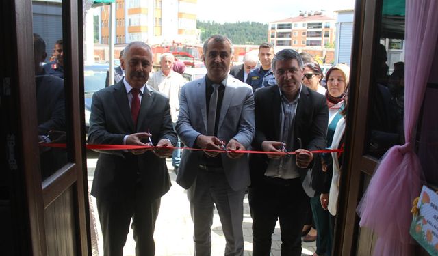 Ağlı'da Halk Eğitim Merkezi yıl sonu sergisi açıldı
