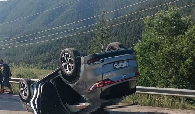 Araç devrildi: 1 ölü, 5 yaralı