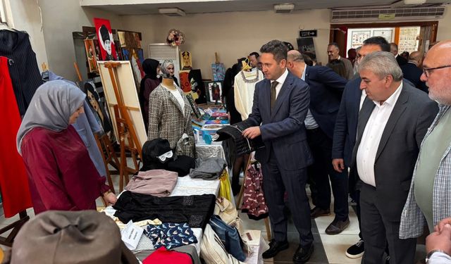 Halk Eğitimi Merkezi kursiyerlerince yıl sonu sergisi açıldı
