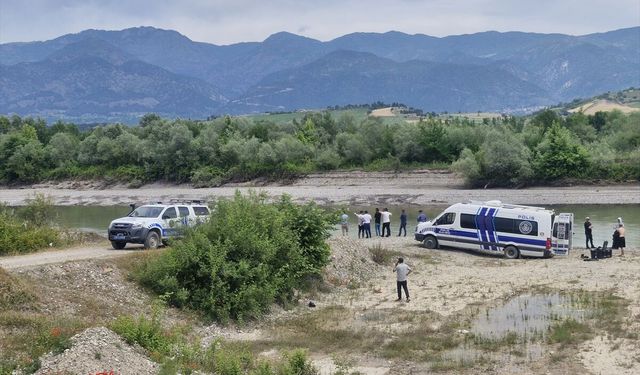 Kelkit Çayı'na düşen genci arama çalışmaları 13. günde