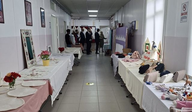 Kursiyerlerin bir yıllık emeği sergilendi