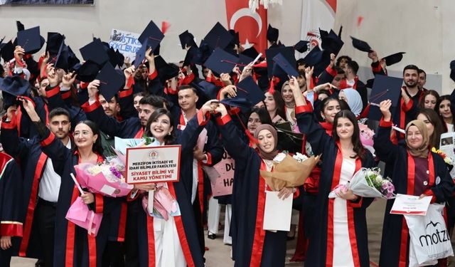 Merzifon'da üniversite öğrencilerinin mezuniyet heyecanı