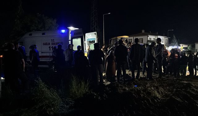 Toprak altında kalan işçi öldü