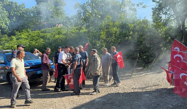 Vatandaşlardan jandarmaya sürpriz kutlama