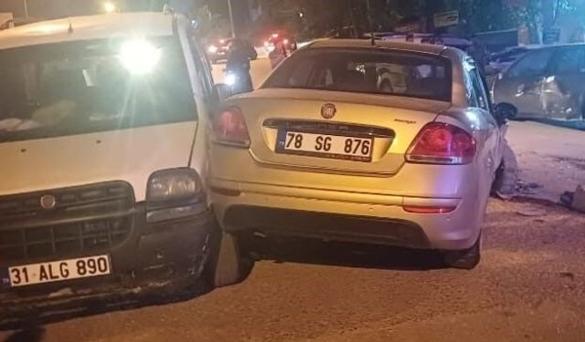 5 aracın karıştığı zincirleme kazada 2 kişi yaralandı