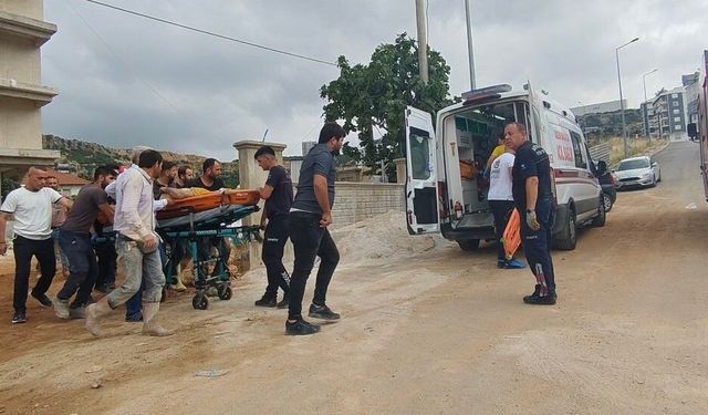 Asansör boşluğuna düşen müteahhit ağır yaralandı