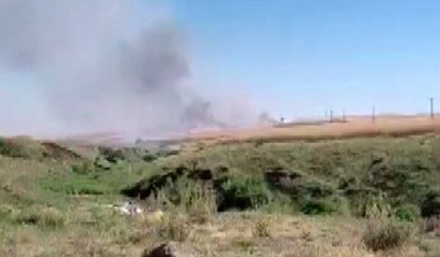 Biçerdöverden çıkan kıvılcım 150 dönümlük alanı yaktı