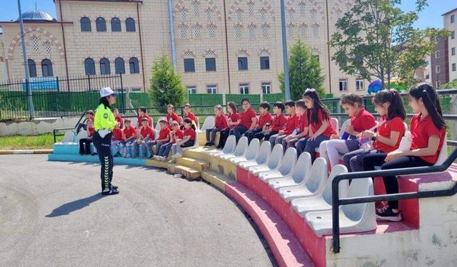 Bilecik'te öğrencilere trafik eğitimi verildi