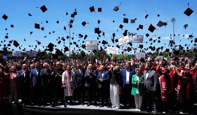 Kastamonu Üniversitesi'nde mezuniyet coşkusu