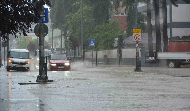 Ordu'da sağanak nedeniyle istinat duvarı çöktü