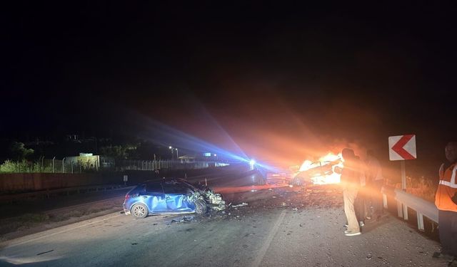 Otomobil alev aldı: 1 ölü, 5 yaralı