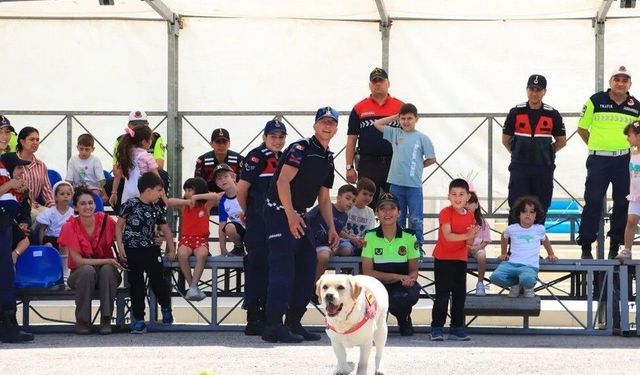 Sinop'ta jandarma minik misafirlerini ağırladı