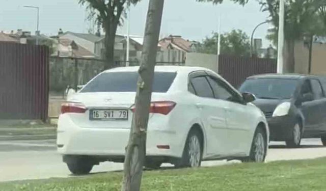 Ters şeritten giden araç trafiği felç etti