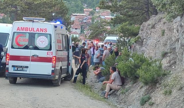 Traktör uçuruma yuvarlandı: 1 ölü, 1 yaralı
