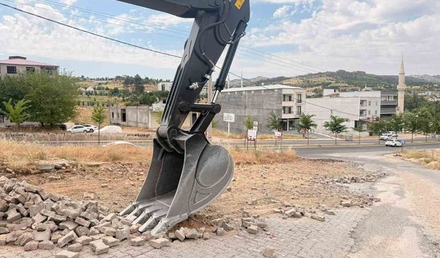 Yol yapımı gecikti, başkan özür diledi