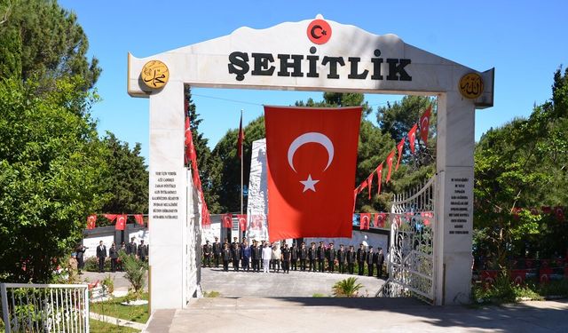 Jandarma personeli Sinop Şehitliği’ni ziyaret etti