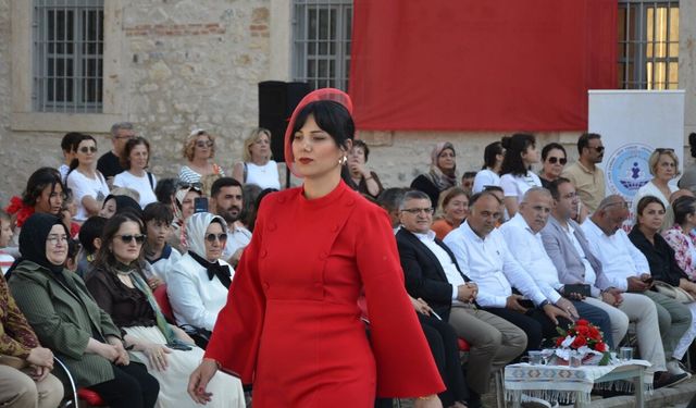 "Sinop Kırmızısı" defilesi büyük beğeni topladı