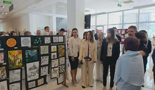 Gerze MYO’nun Yıl Sonu Sergisi Ziyaretçilerden Tam Not Aldı