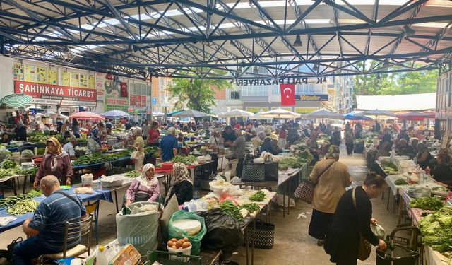 Sinop'ta halk pazarında yoğunluk yaşandı