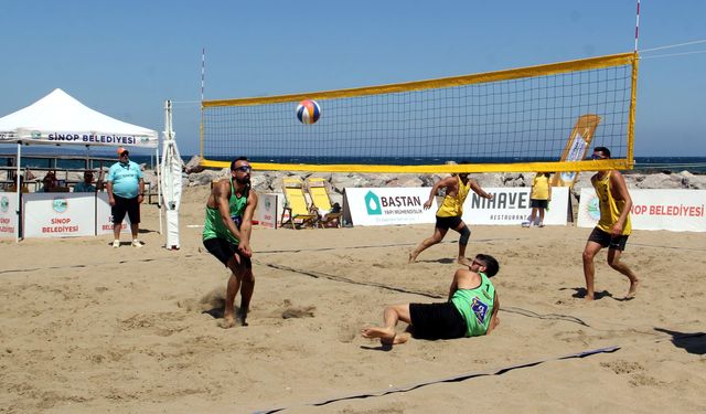 Sinop'ta Uluslararası Voleybol Turnuvası devam ediyor
