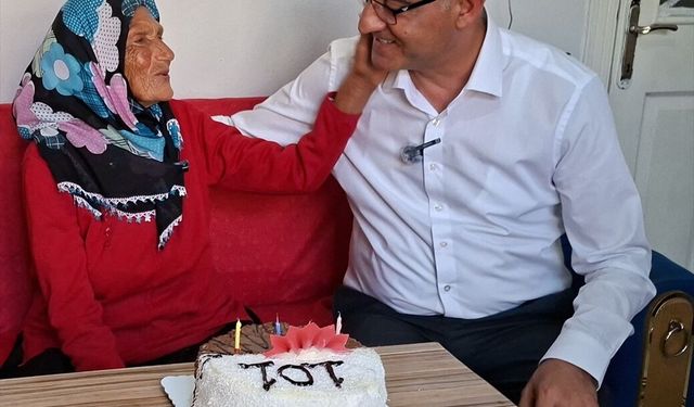 101 yaşına giren kadına sürpriz doğum günü