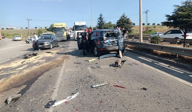 8 aracın karıştığı kazada 2 kişi yaralandı