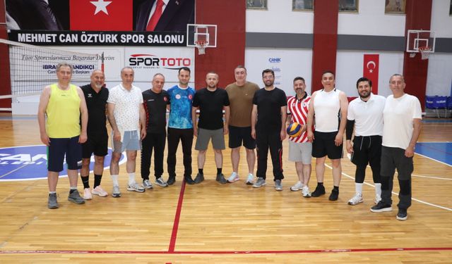 Bağımlılıkla mücadele için voleybol maçı yapıldı