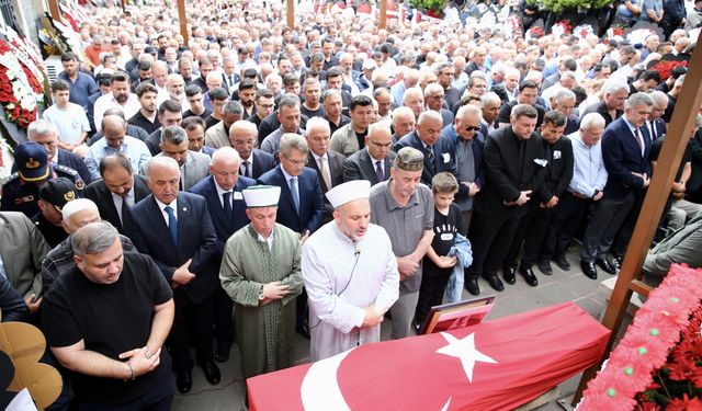 Eski Devlet Bakanı Kara'nın cenazesi defnedildi