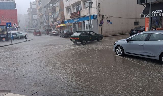 Havza'da sağanak ve rüzgar etkili oldu