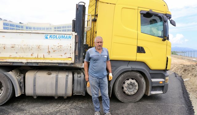 Tırın motoruna sıkışan yavru kediyi annesine kavuşturdu