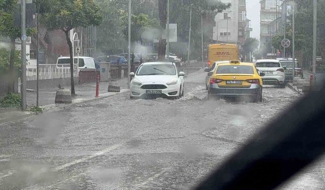 Amasra'da cadde ve sokaklar göle döndü