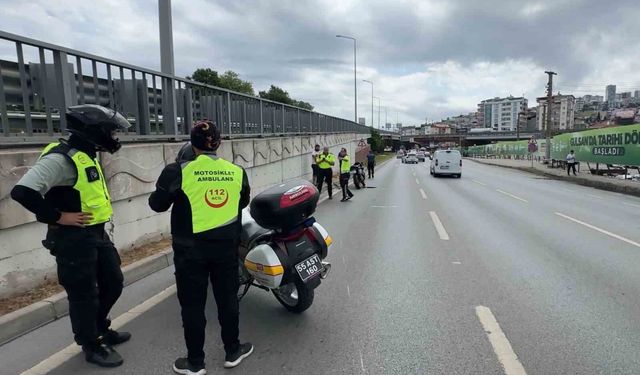 Devrilen motosikletteki 2 kişi yaralandı