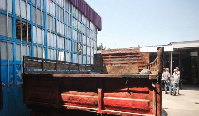 Hurda kasaları uygunsuz biçimde taşıyan kamyonete ceza