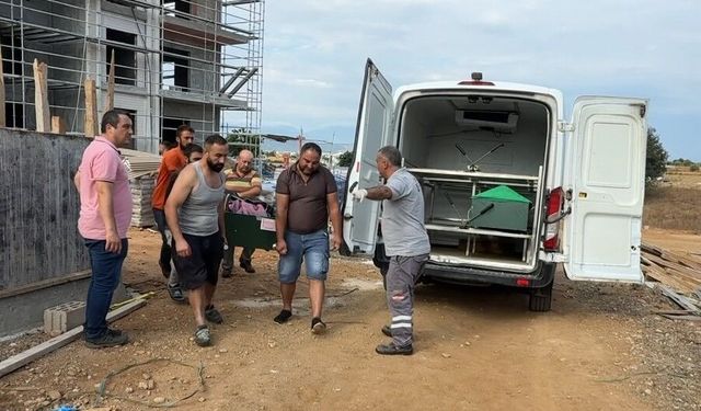 İnşaatta üzerine beton blok düşen işçi öldü