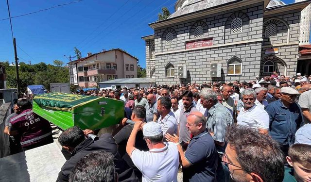 Kazada ölen tır sürücüsü dualarla defnedildi