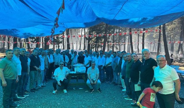 Köylüler geleneksel kır pikniğinde bir araya geldi