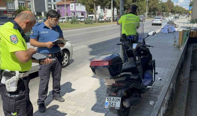 Motosiklet devrildi: 2 yaralı