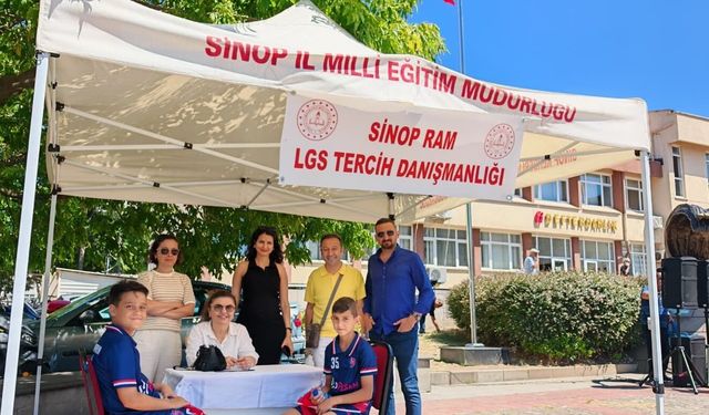 Sinop'ta LGS tercih danışmanlığı çadırı öğrencilerin hizmetinde