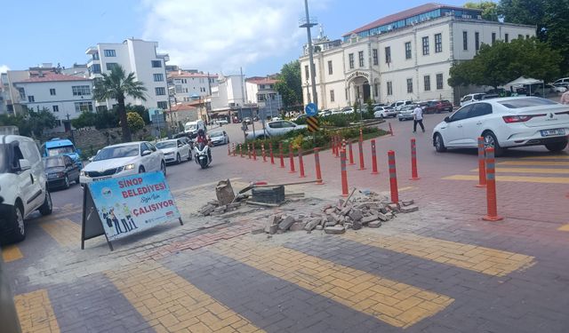 Sinop'ta yıpranan yol taşları onarıldı