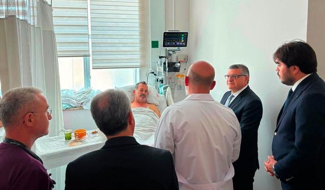 Vali Özarslan, Başkan Satı Gürel’i hastanede ziyaret etti
