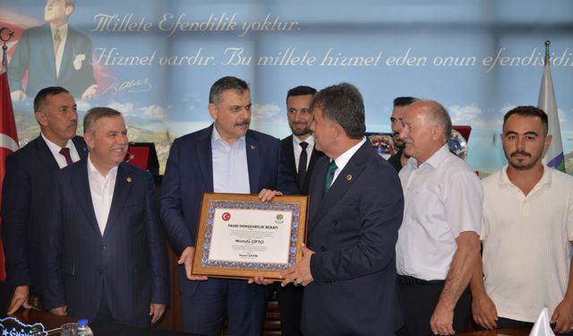 Bakan Çiftçi’ye Fahri Hemşehrilik Beratı verildi