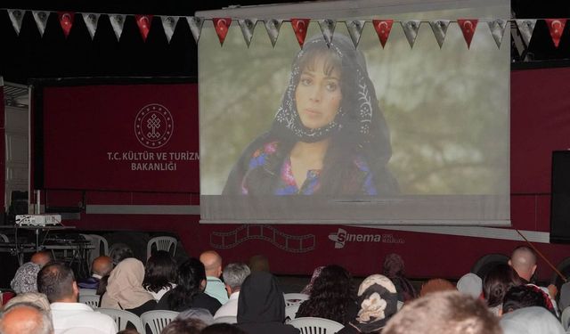 “Gezen Sinema” Nisi Göleti’nde Sinoplularla buluştu