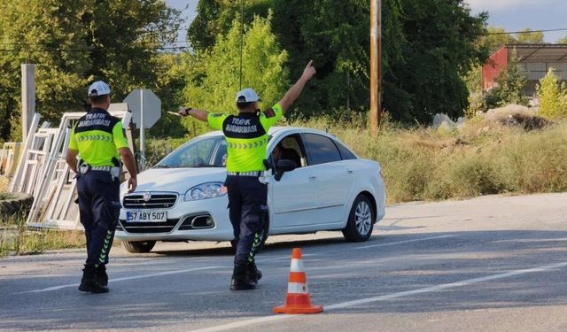 Sinop jandarması trafik güvenliği için 7/24 görevde