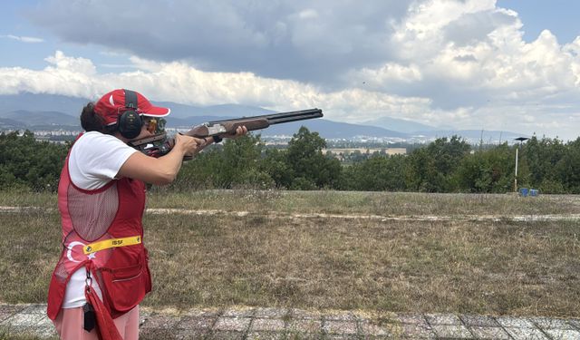 Antrenör ablasıyla Akdeniz Oyunları'na hazırlanıyor