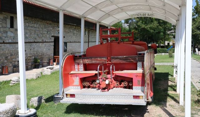 Emektar itfaiye aracı müzede sergileniyor
